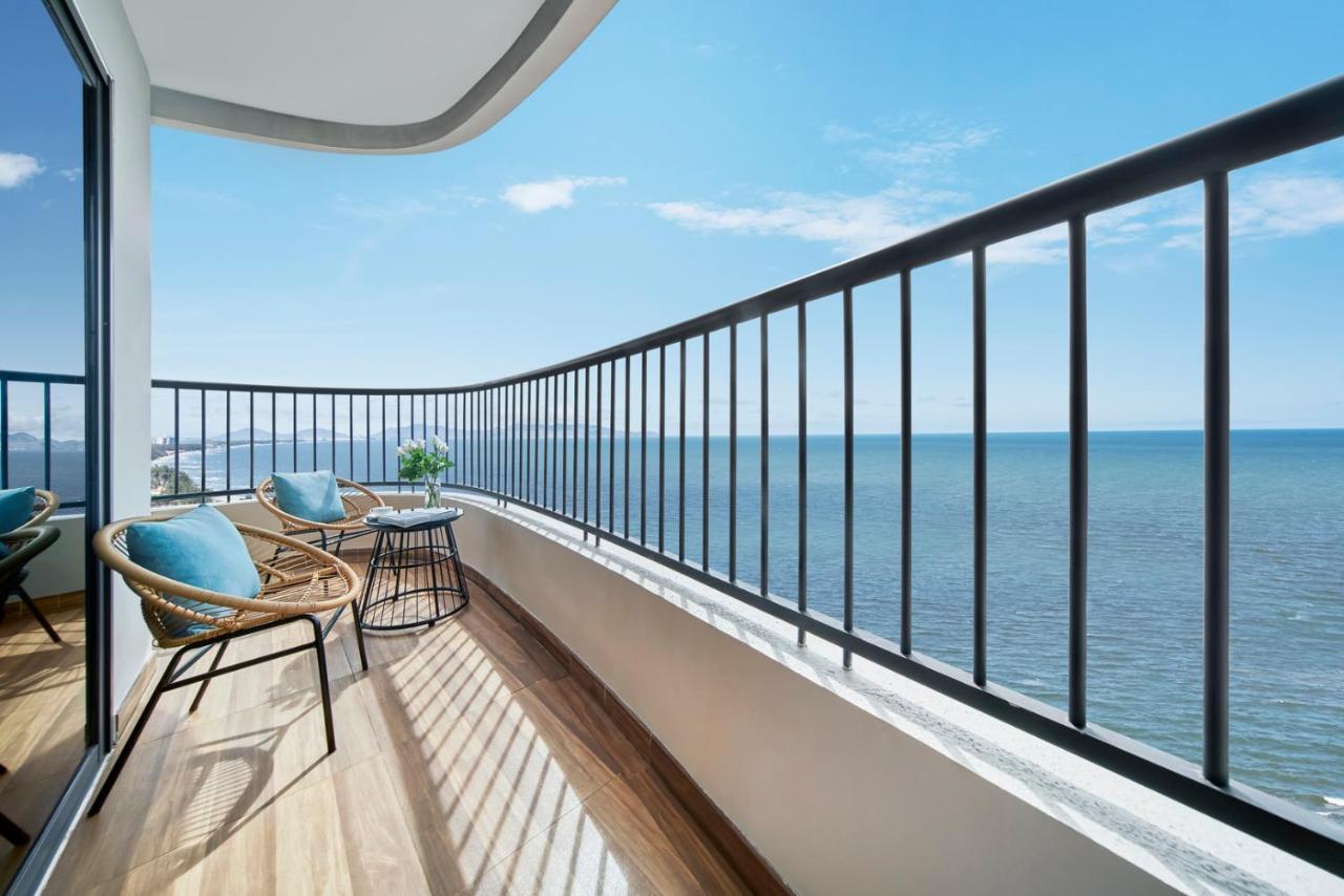 Vias Hotel Vung Tau - Transportation Included Екстериор снимка A balcony