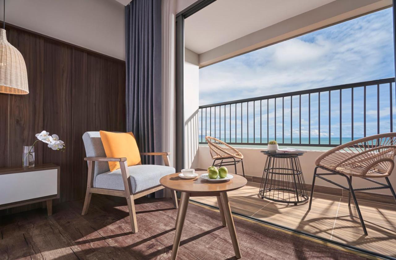 Vias Hotel Vung Tau - Transportation Included Екстериор снимка A balcony