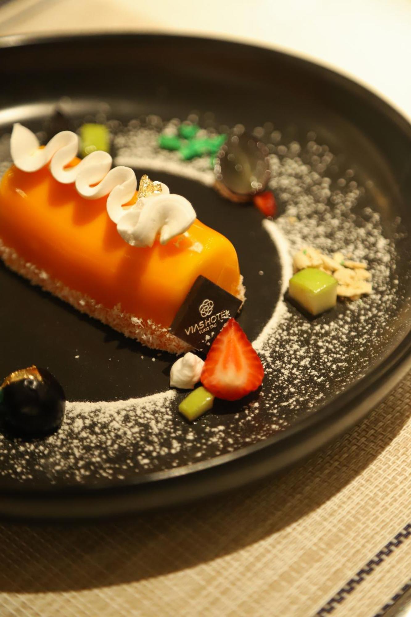 Vias Hotel Vung Tau - Transportation Included Екстериор снимка A pastry from the Mandarin Oriental