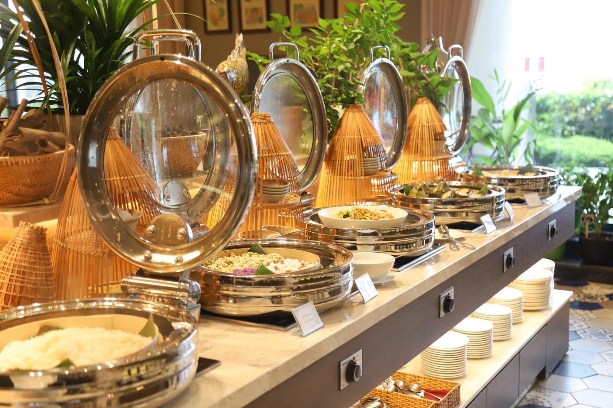 Vias Hotel Vung Tau - Transportation Included Екстериор снимка A buffet at a hotel
